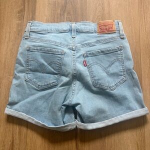 Women’s Denim Levi shorts